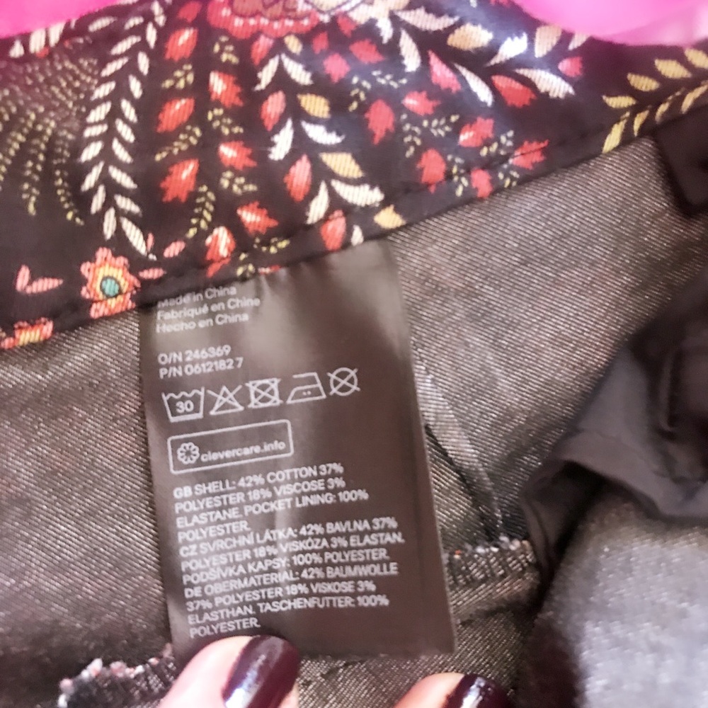 Vintage Floral Capri Pants - Picture 9 of 14